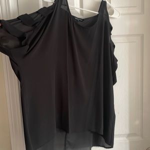 Fashion to Figure cold shoulder shirt 2x